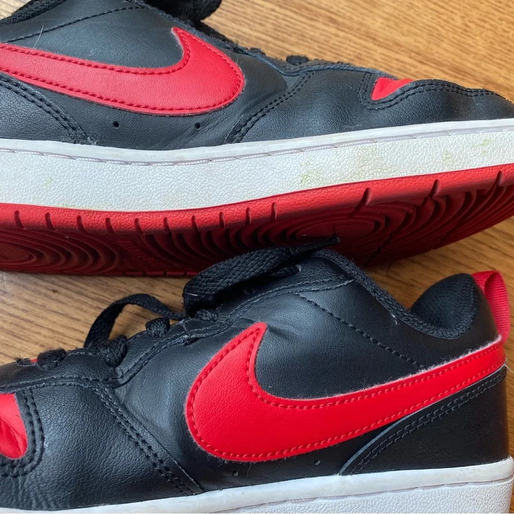 Size 4y Boys Girls -Air jordan 1 low Nike black/gym red Sneaker Basketball Dunk